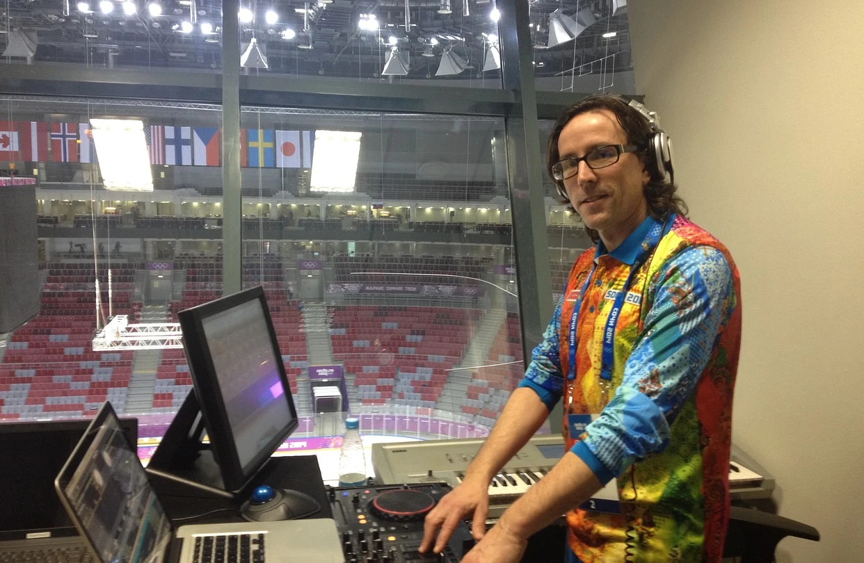 Ray Castoldi, director de orquesta en el Madison Square Garden